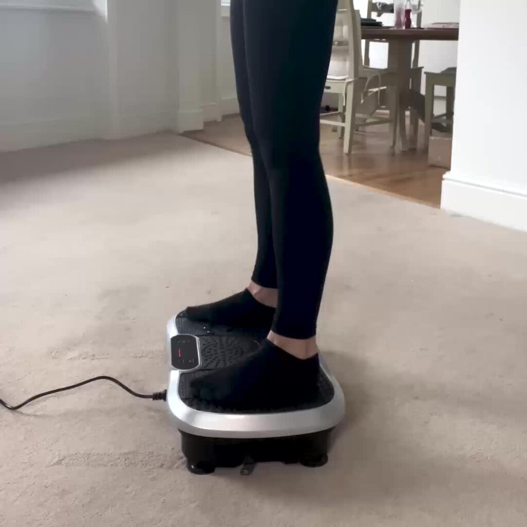 La plateforme vibrante et oscillante weightworld branchée et en marche